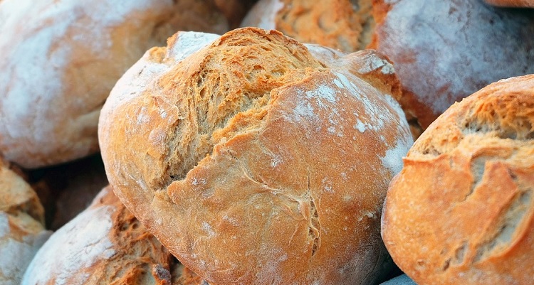 pane fatto con farine raffinate